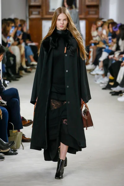 Look 19